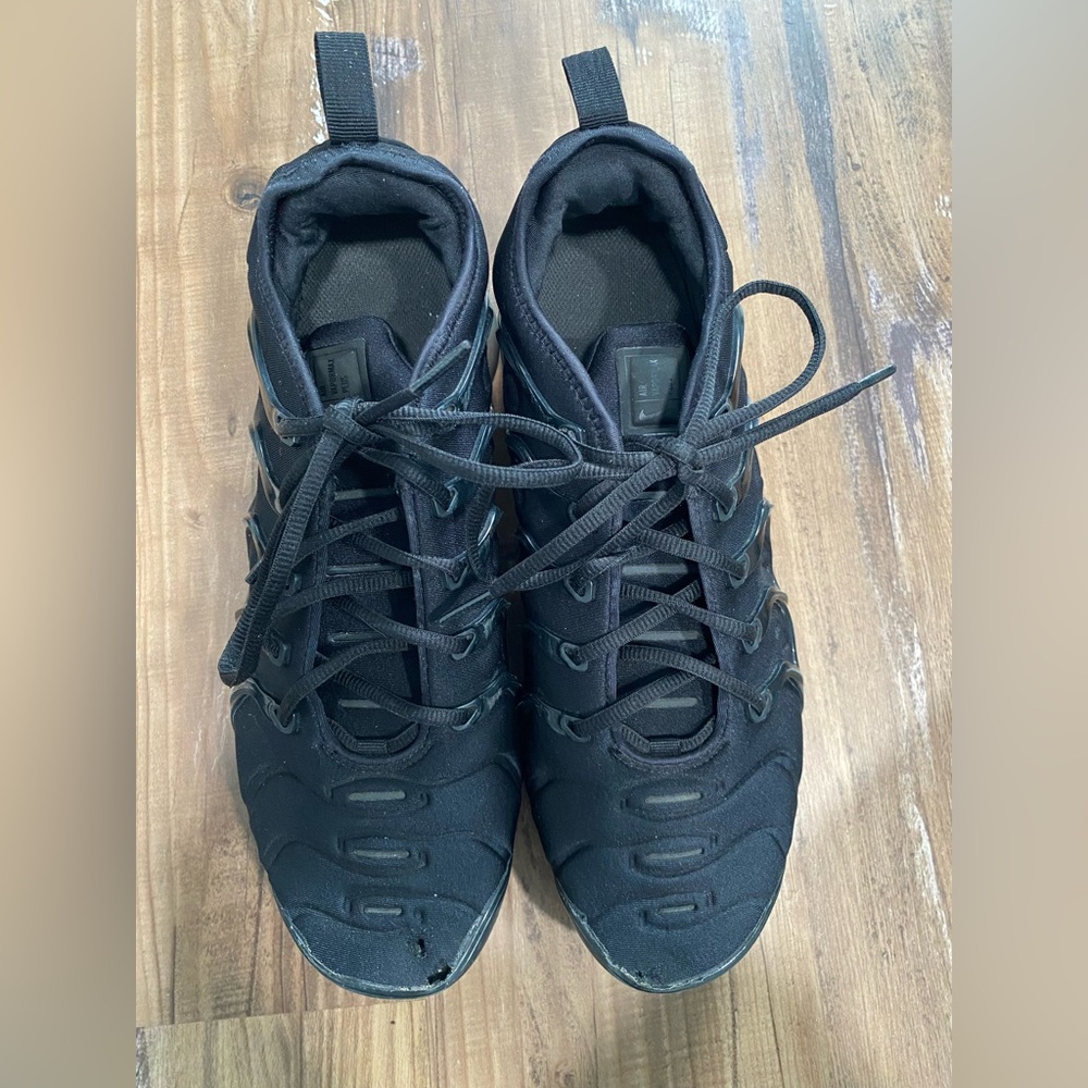 Nike air vapormax plus men’s size 10 1/2